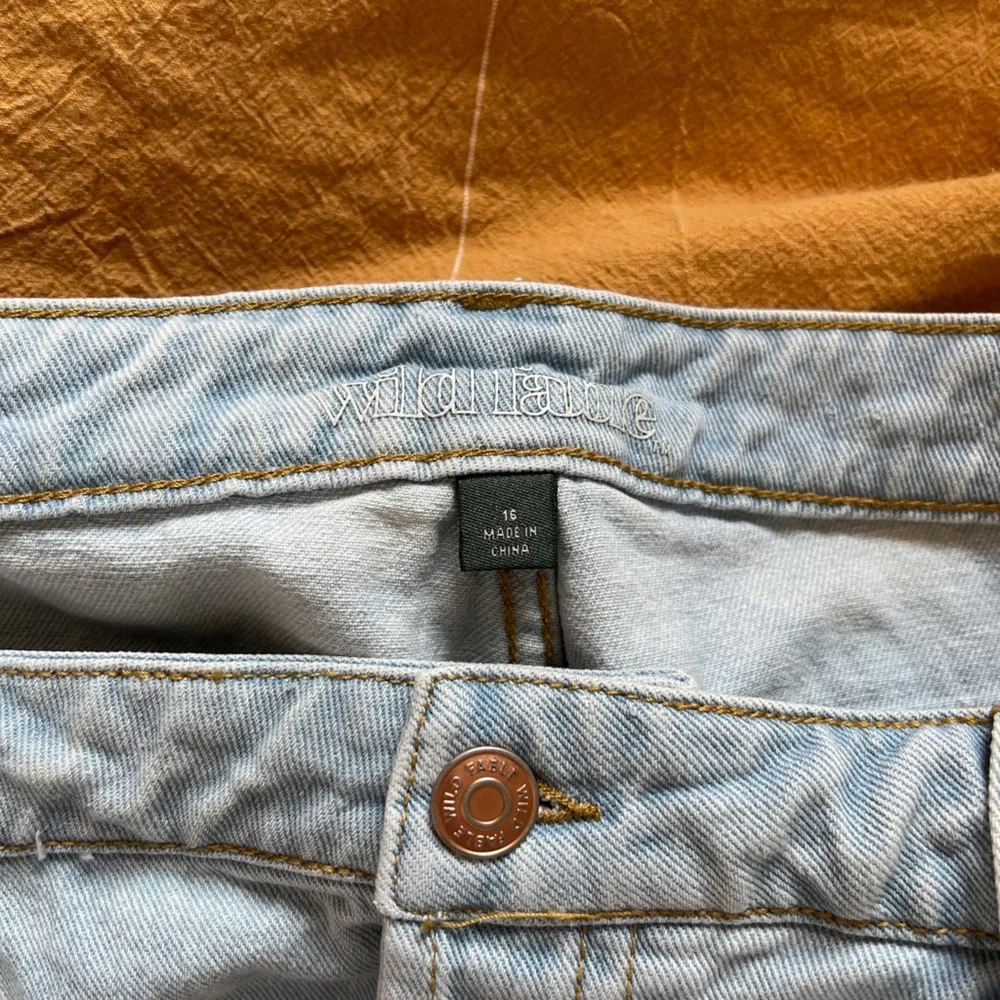 Cute mom jean shorts from Target! Sad they’re too big, never worn. - Picture 2 of 2